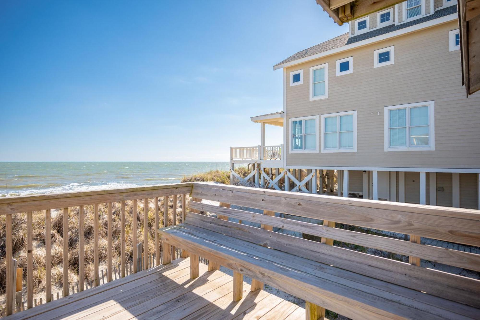 Re-Juvenated Villa Oak Island Exterior photo