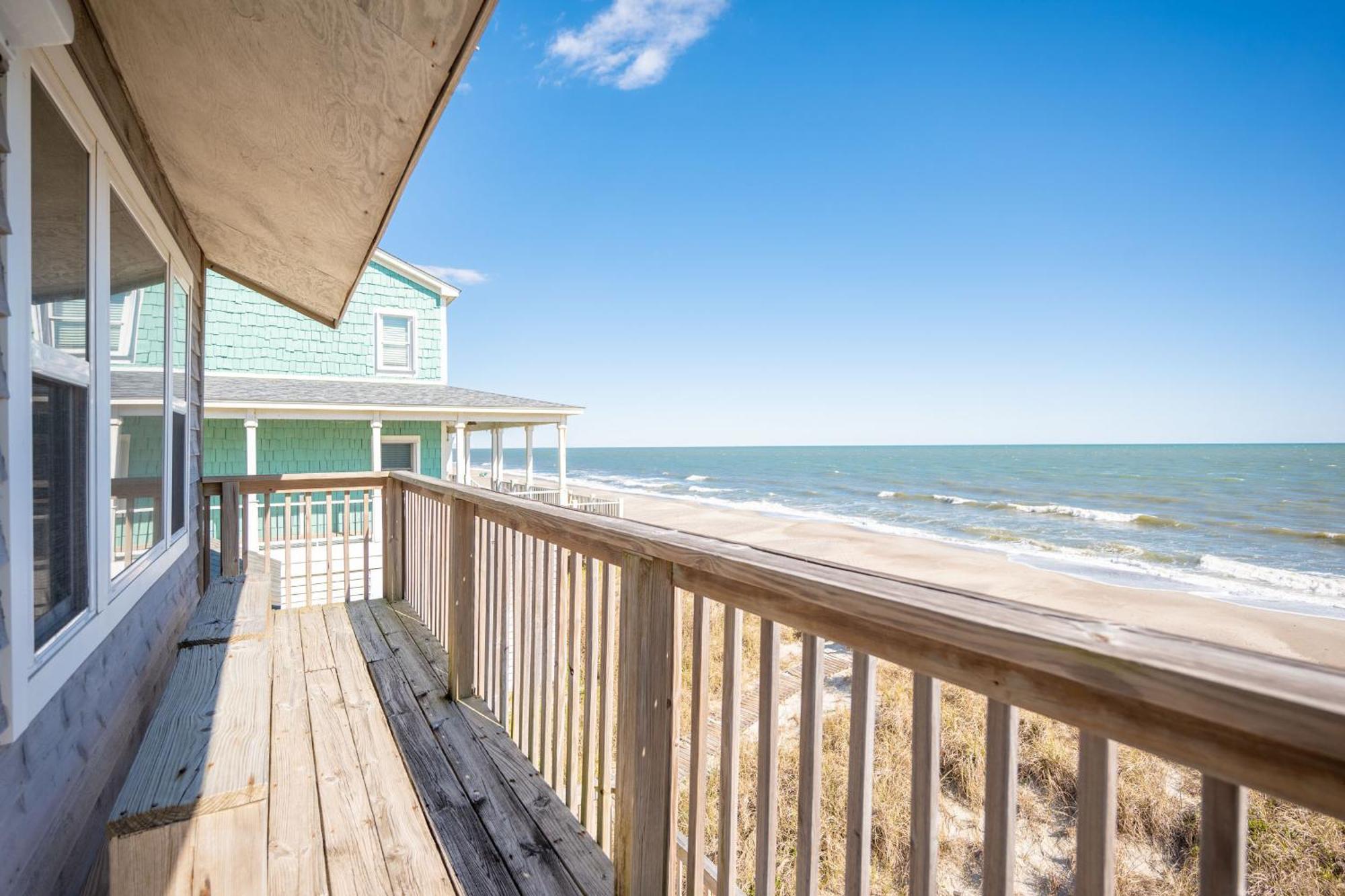 Re-Juvenated Villa Oak Island Exterior photo